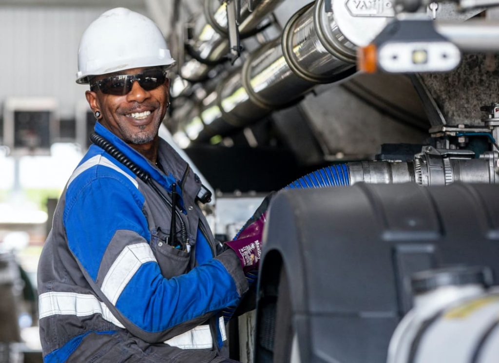 employee-work-at-greenhill-storage-1024×745-1.jpg employee-work-at-greenhill-storage-1024x745-1.jpg